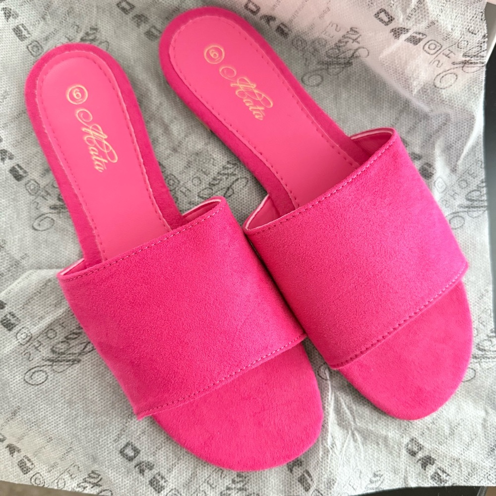 $10 or 🆓 BUY ONE GET ONE FREE 🆓 
Women’s Hot Pink slip on Sandals